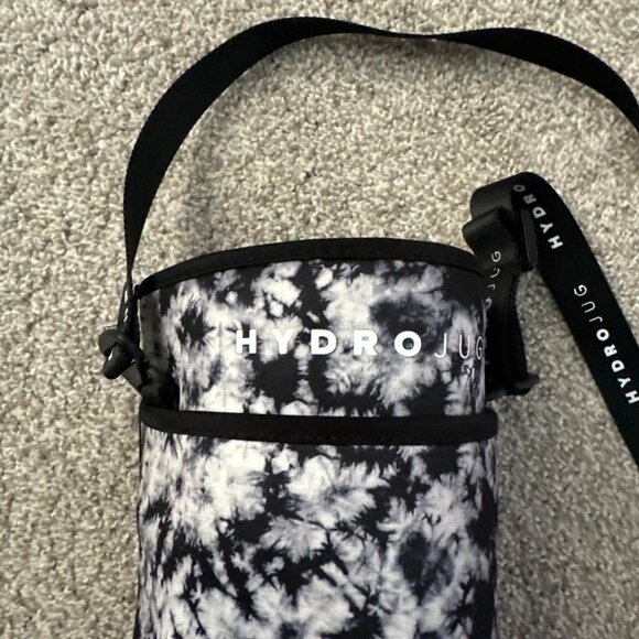 hydrojug tie dye sleeve 🤍 - Picture 3 of 8